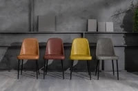 E-STYLO Sedia da pranzo in soft touch grigio chiaro e gambe in metallo nero, 52cm X 45cm H. 85cm.