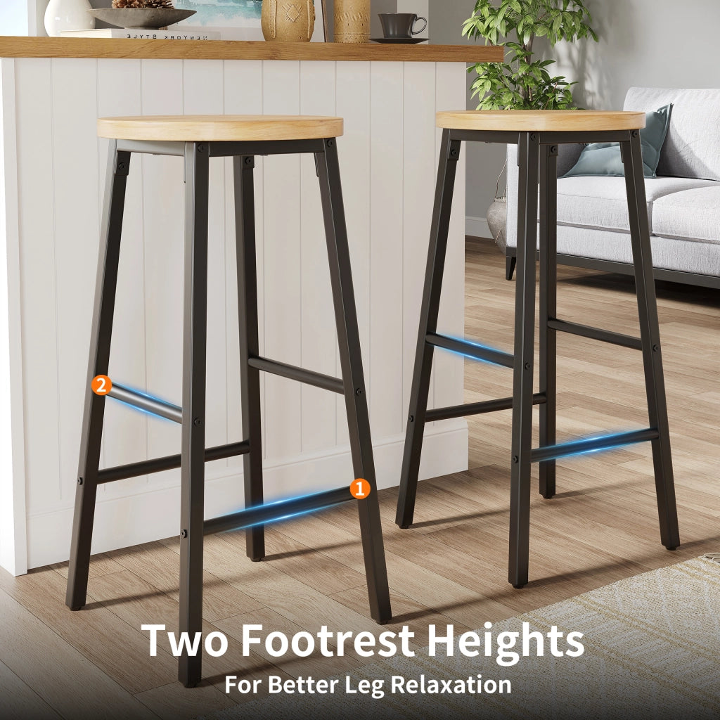 Sgabello da bar 2 pezzi con seduta effetto legno e due poggiapiedi, piedi regolabili e struttura in metallo nero 63 cm