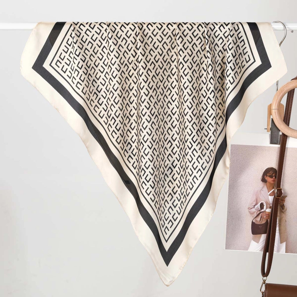 Eleganti e trendy sciarpe di seta da donna, realizzate in pura seta.