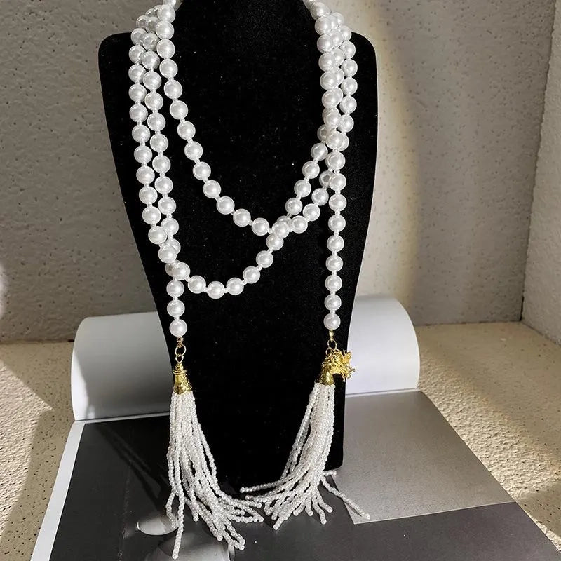 Collana lunga con nappe e perle fatta a mano, regalo di Natale o di compleanno.