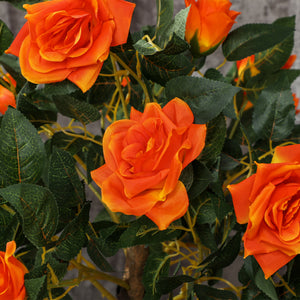 Set 2 Piante Artificiali Camelie con 21 Fiori per Interni con Vaso in PE Arancione