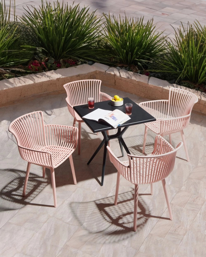 Set di 4 sedie da pranzo in plastica rosa per interni ed esterni da giardino con braccioli in stile minimalista