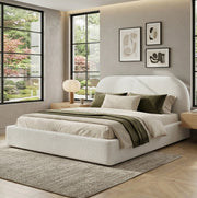 Letto matrimoniale 180x200 cm con rete a doghe; testiera imbottita in bouclé beige