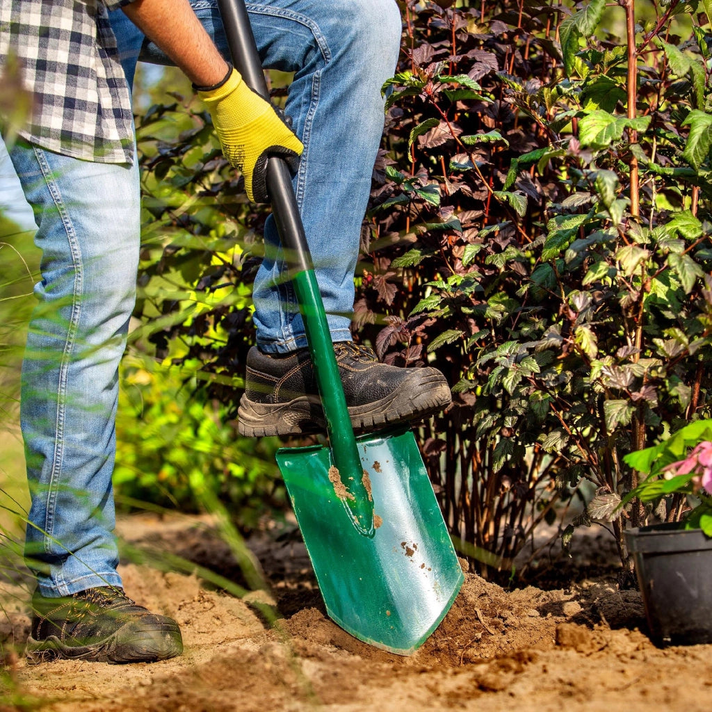 Pala da giardino KADAX con lama affilata per scavare e piantare, manico in metallo, lunghezza 118 cm.