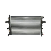 Radiatore raffreddamento acqua motore – Opel Astra G, Zafira (motori 1.4 – 2.2 L) Dimensioni: 610 × 378 × 23 mm Codici OEM: 1300196, 93177121, 50562A, 1924001902