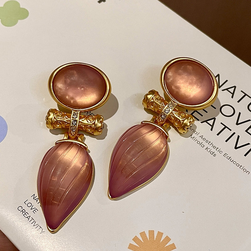 Orecchini vintage in resina rosa