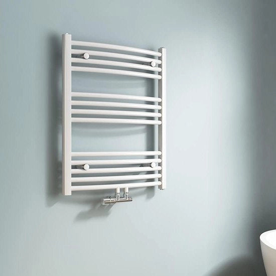Raccordo per asciugamani Radiatore 75 x 60 cm - raccogliasciugamani per bagno con connessione centrale - asciugacapelli e acqua calda a forma di arco in bianco