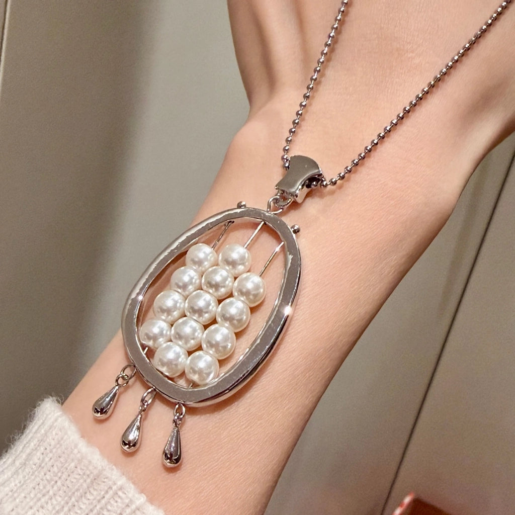 Collana con mini nappa a goccia a forma di abaco, lusso raffinato e discreto, ciondolo squisito con perle e catena per maglione