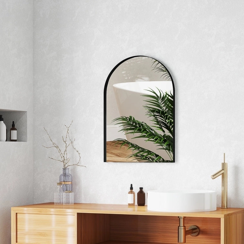 Specchio da bagno arcuato 50x70 cm con cornice in alluminio nero