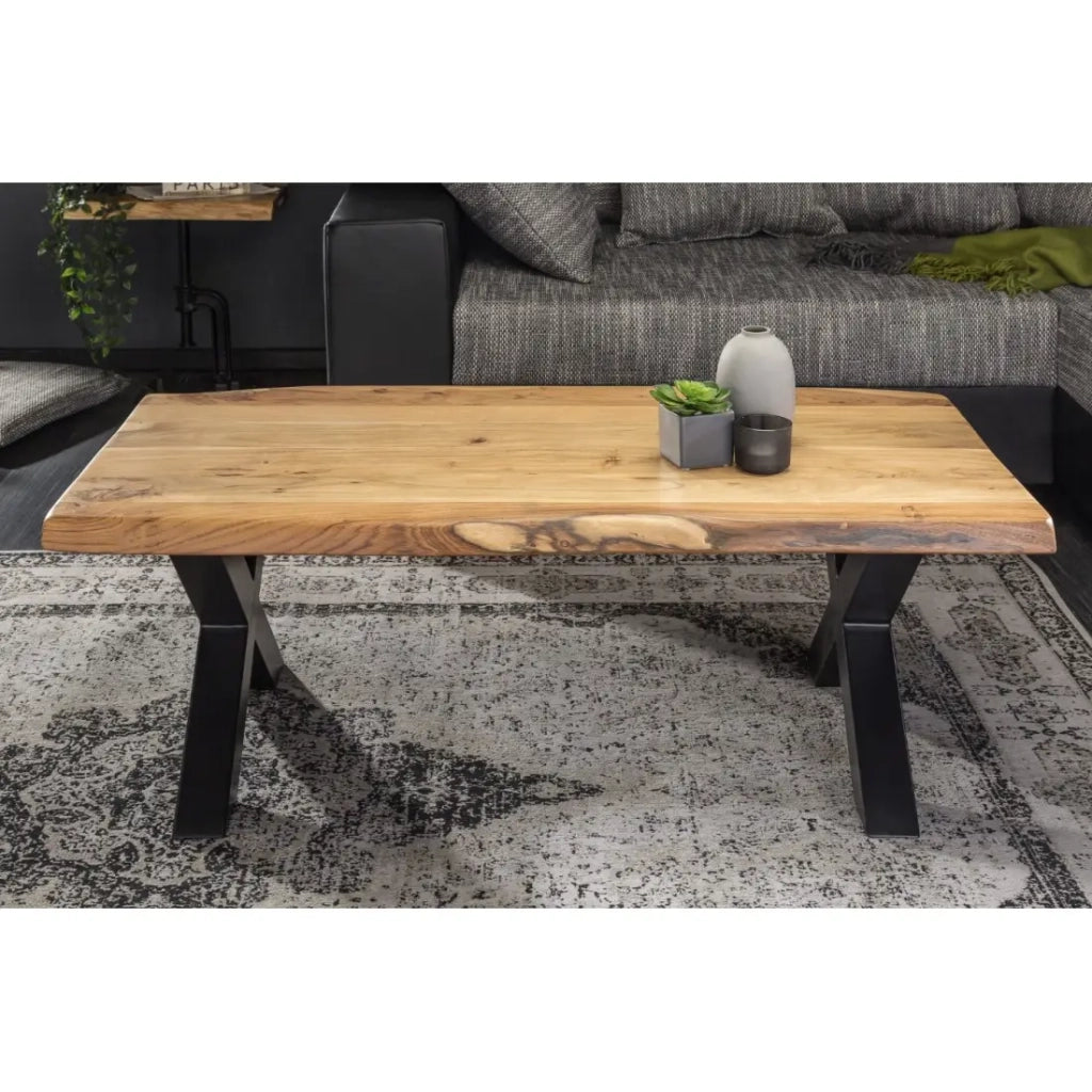 Tavolino ARKAYA 110 cm in legno di acacia massiccio con gambe in metallo nero a forma di X
