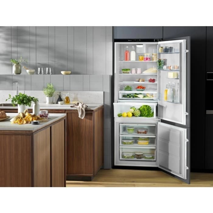 Electrolux KNR7TE75S frigorifero con congelatore Da incasso 376 L E Bianco