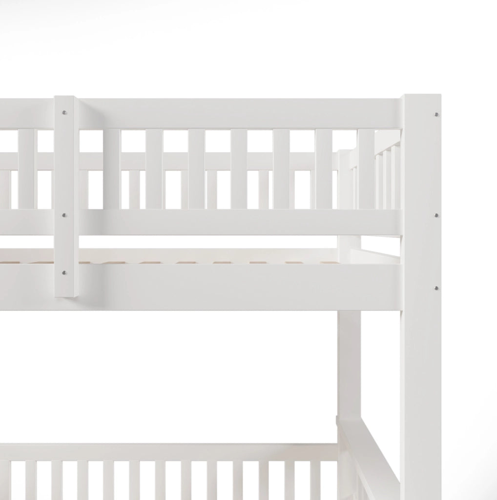 Letto a castello in pino bianco 90x200 cm + 140x200 cm con scala e sponde
