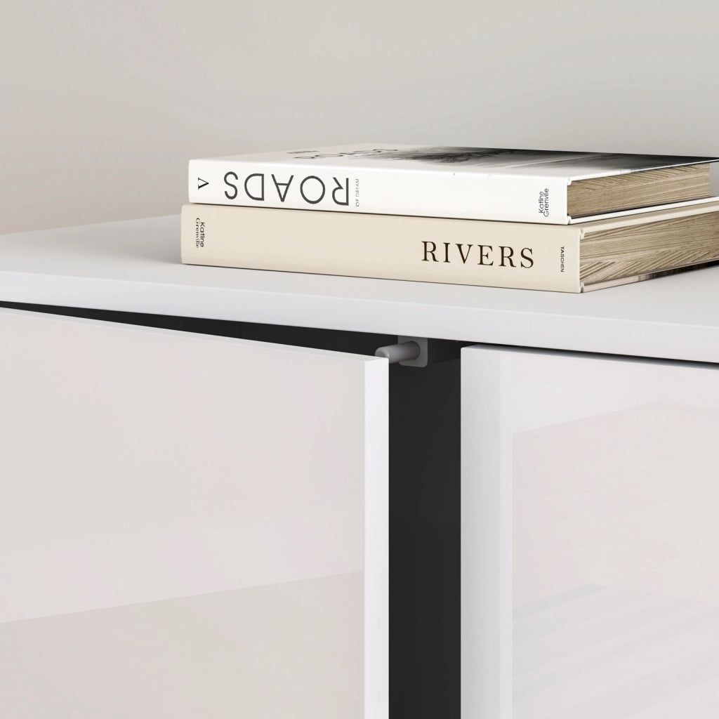 Credenza Paarl Comò con 3 Ante e 2 Cassetti 74x117x36 cm - Bianco Lucido [en.casa]