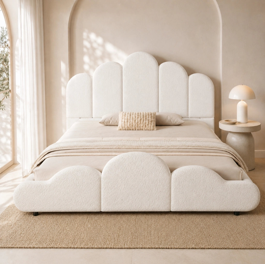 Letto imbottito 140x200 cm con rete; design a nuvola in bouclé beige