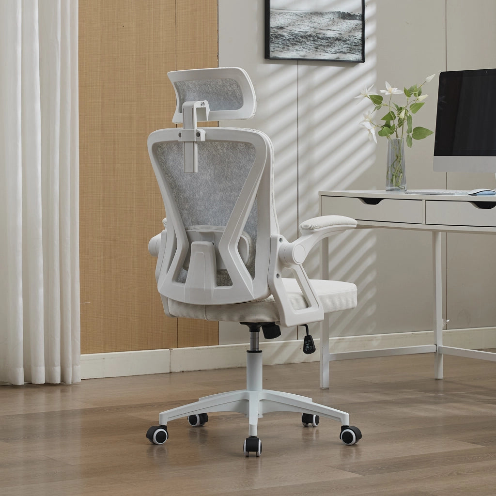 Sedia da ufficio ergonomica in rete traspirante con supporto lombare regolabile e braccioli ribaltabili bianca