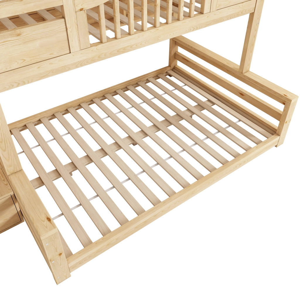 Letto a castello in legno con letto superiore 90x200 cm e inferiore 140x200 cm; finitura naturale