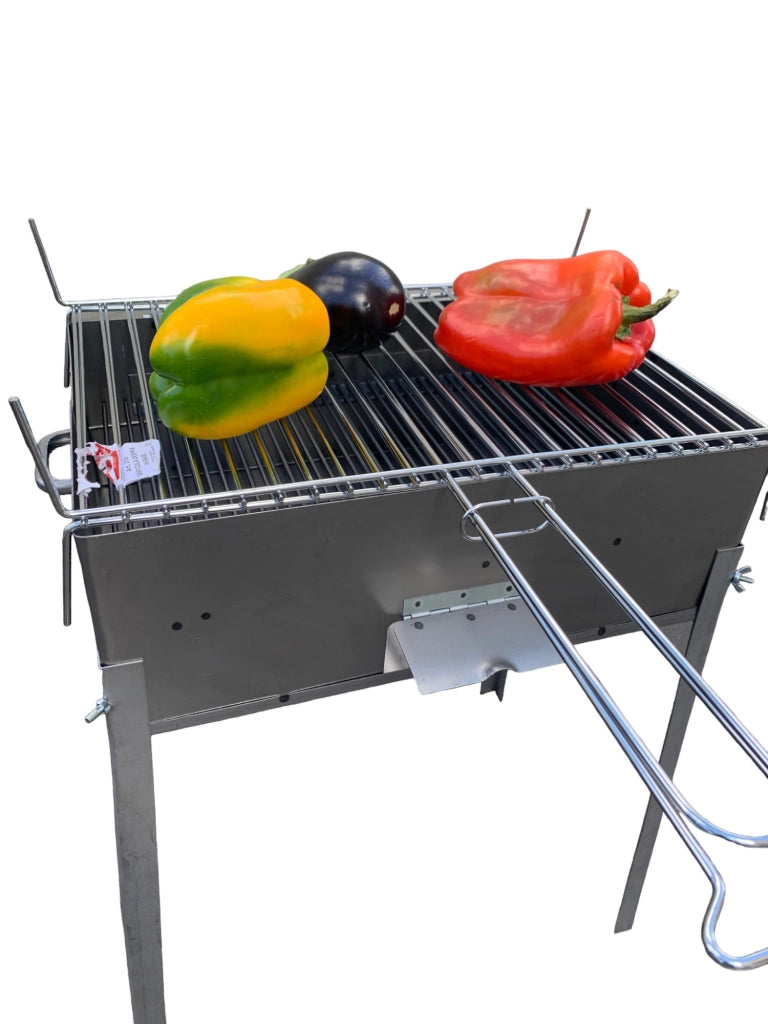 Barbecue in ferro con griglia in acciaio, con coperchio richiudibile, piedi estraibili, per legna o carbone, portatile 40x30 cm