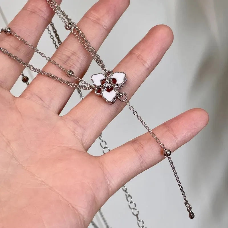 Collana a forma di trifoglio con conchiglia cava, realizzata a mano, regalo di Natale o di compleanno.