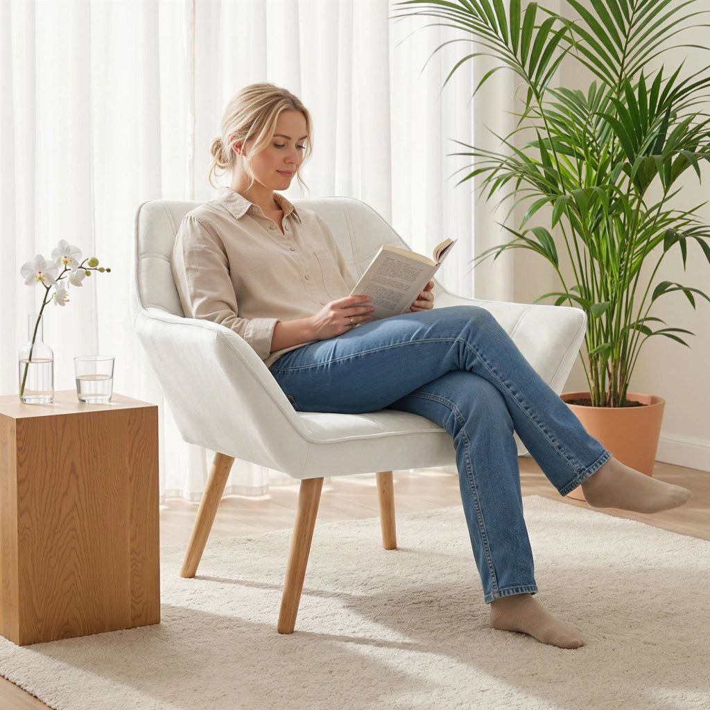 Poltrona Design Scandinava in Legno e Velluto Crema ¨C Zephmum ¨C 67x61.5x71cm