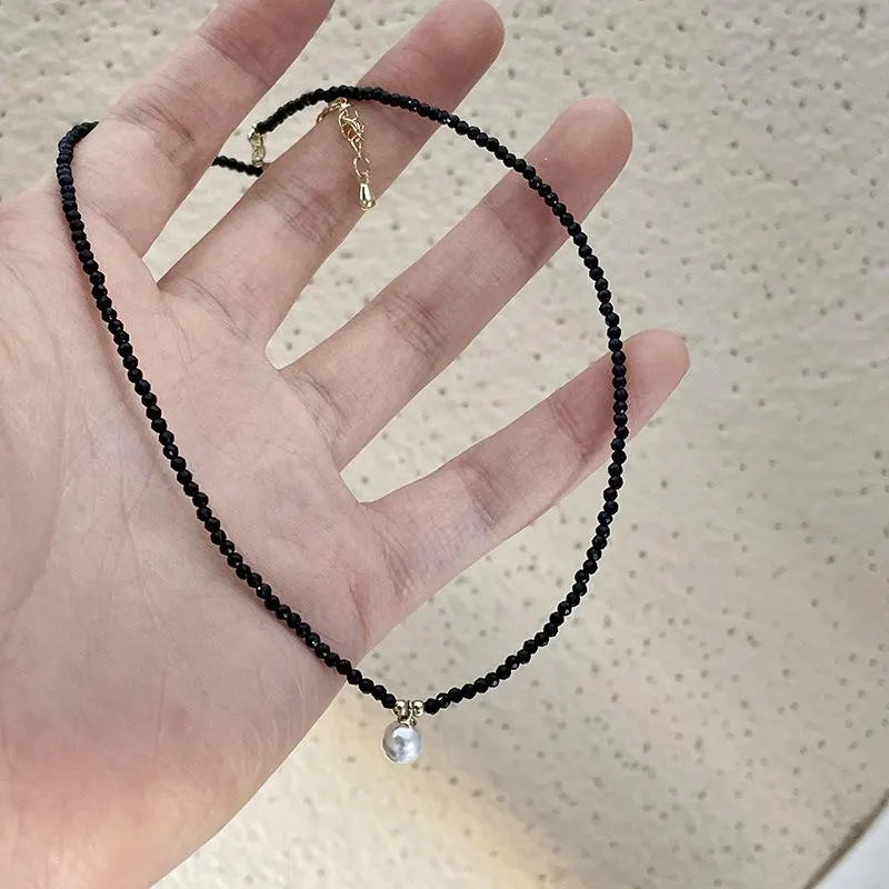 Collana estiva di perle di cristallo nero fatta a mano, regalo di Natale o compleanno.