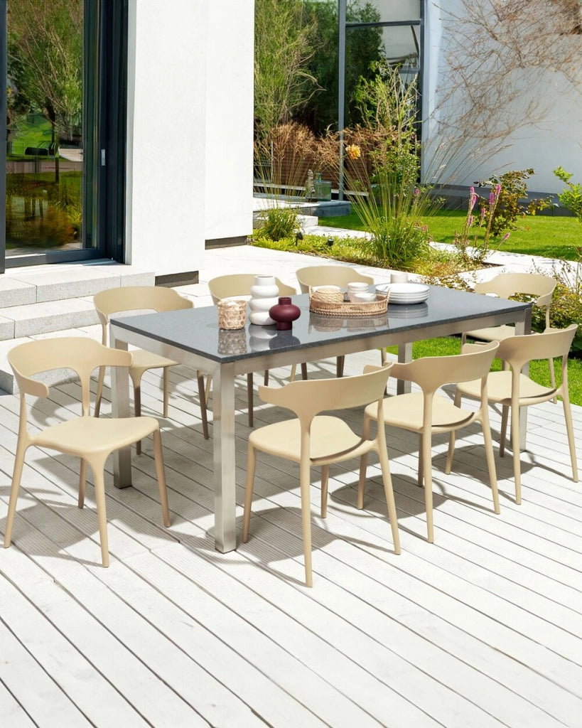 Set di 8 sedie in plastica beige resistente moderne per interno ed esterno stile moderno contemporaneo