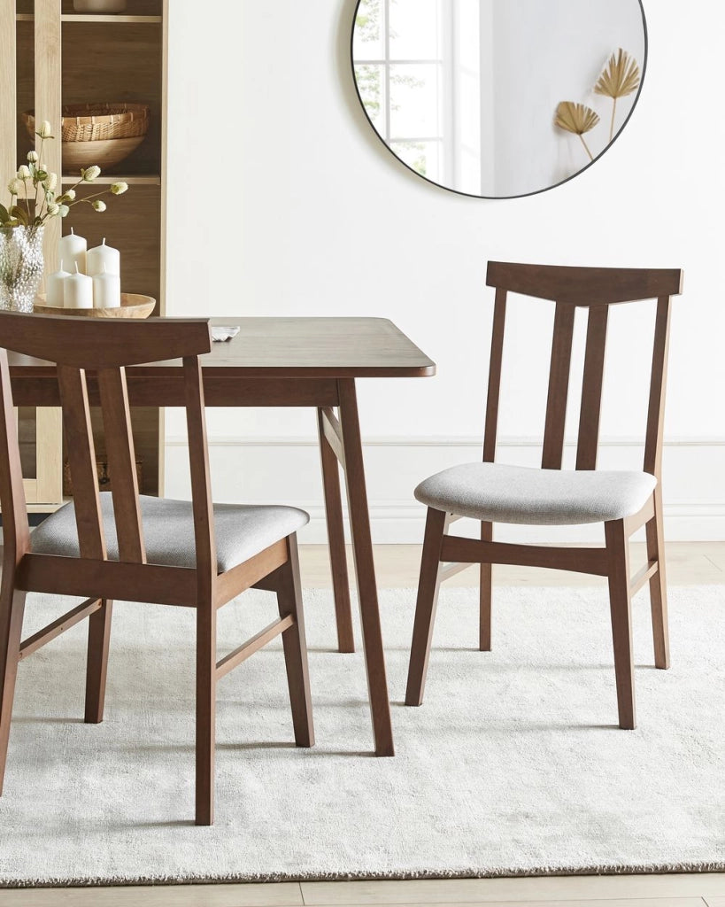 Set di 2 sedie da pranzo in tessuto grigio con struttura in legno massiccio scuro tradizionali retrò senza braccioli