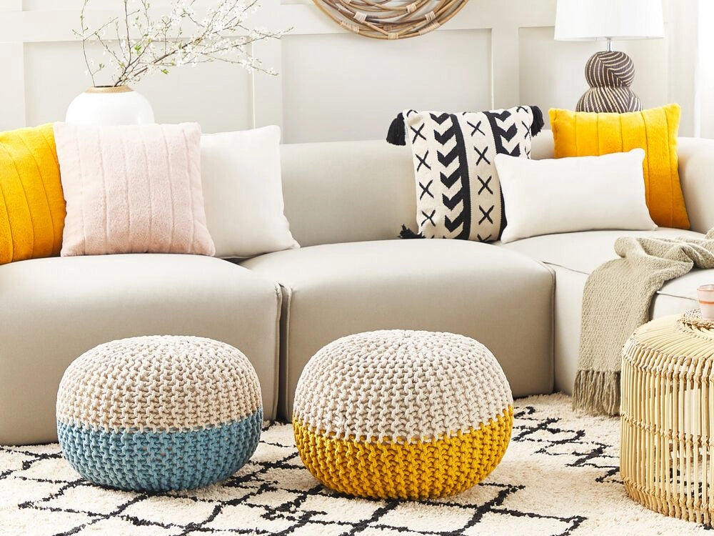 Pouf ottomana giallo beige cotone lavorato a maglia perline EPS riempimento rotondo piccolo poggiapiedi 50 x 35 cm