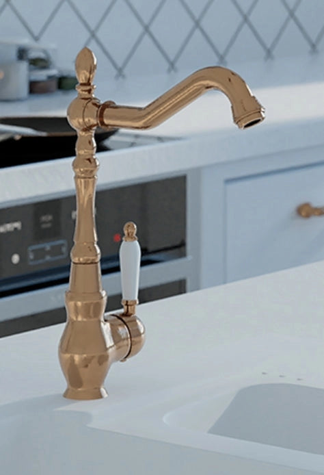 Rubinetto cucina monocomando ramato con bocca a L girevole – aeratore e design elegante