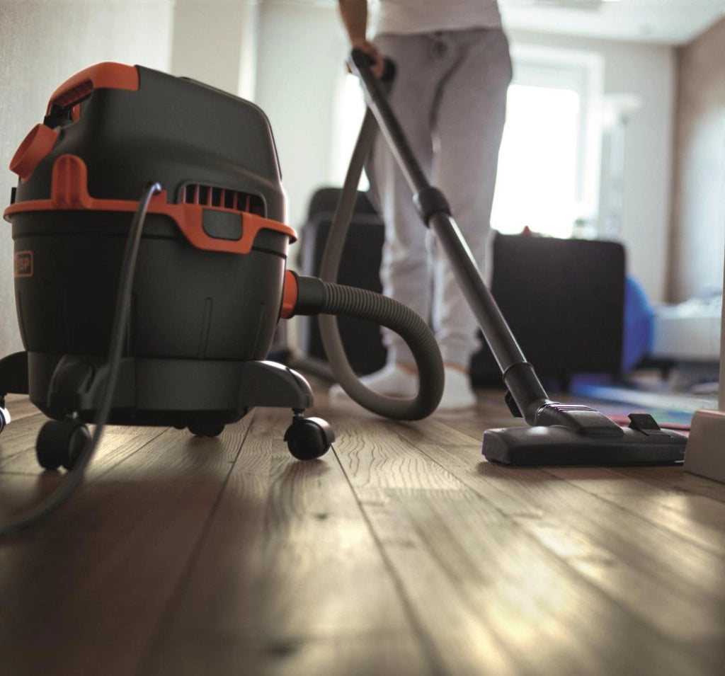 Aspiratore Solidi e Liquidi BLACK+DECKER BXVC20PE  (Potenza assorbita  1200 W, Capacità fusto 20 l)
