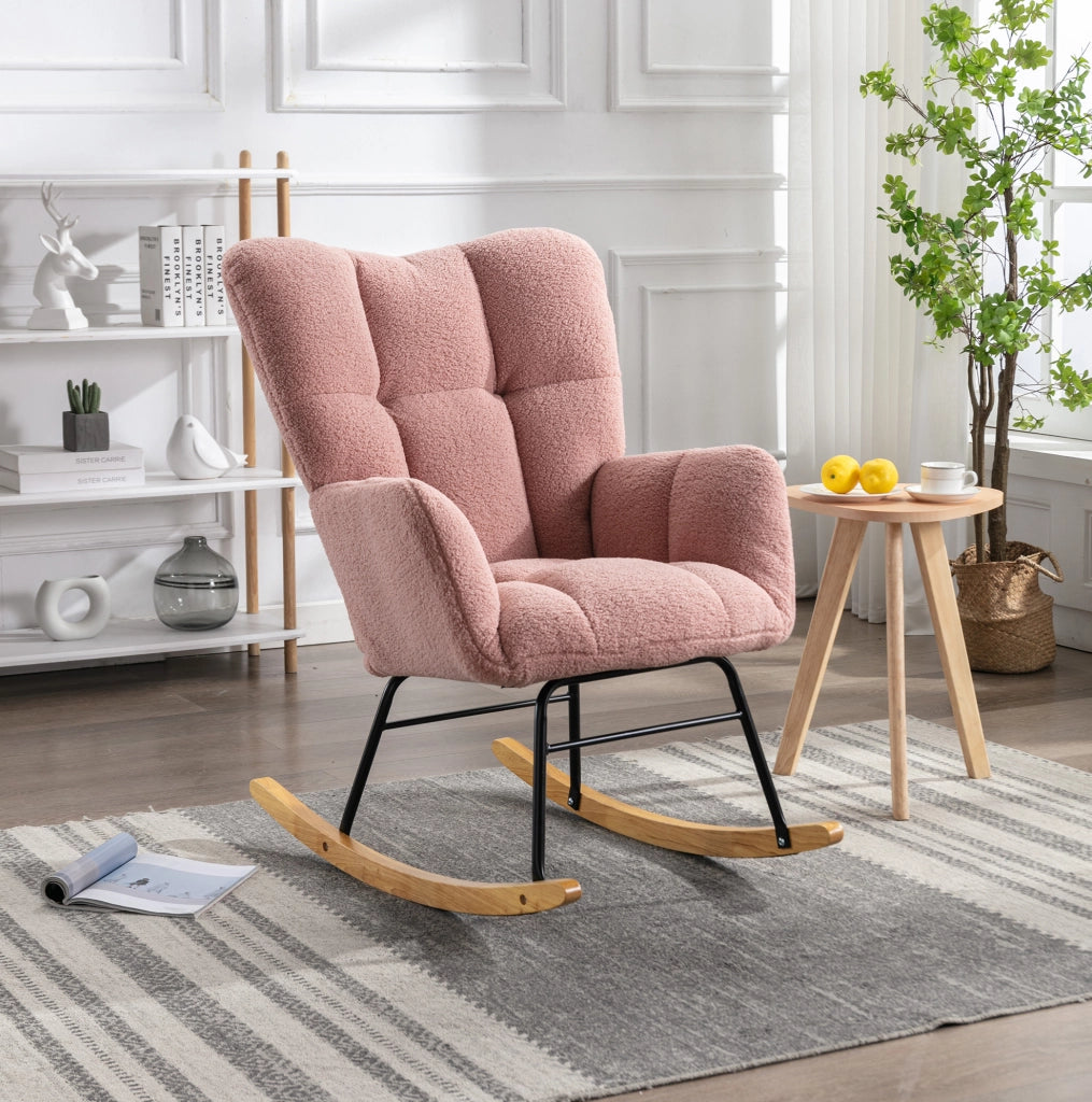 Poltrona a dondolo rosa in tessuto teddy con schienale alto