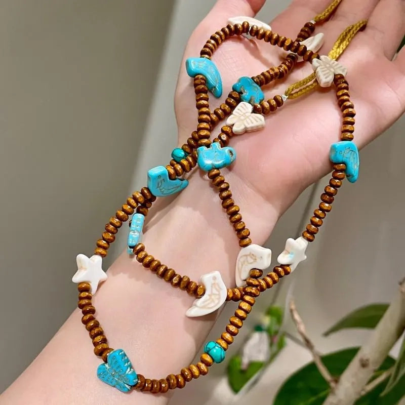 Collana vintage con farfalla e perline: ciondolo a stella in legno fatto a mano