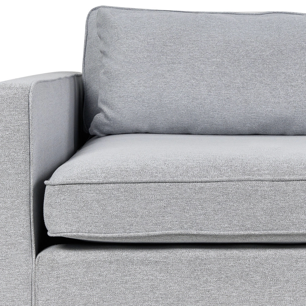 Divano in tessuto grigio 3 posti con braccioli e gambe in legno stile moderno