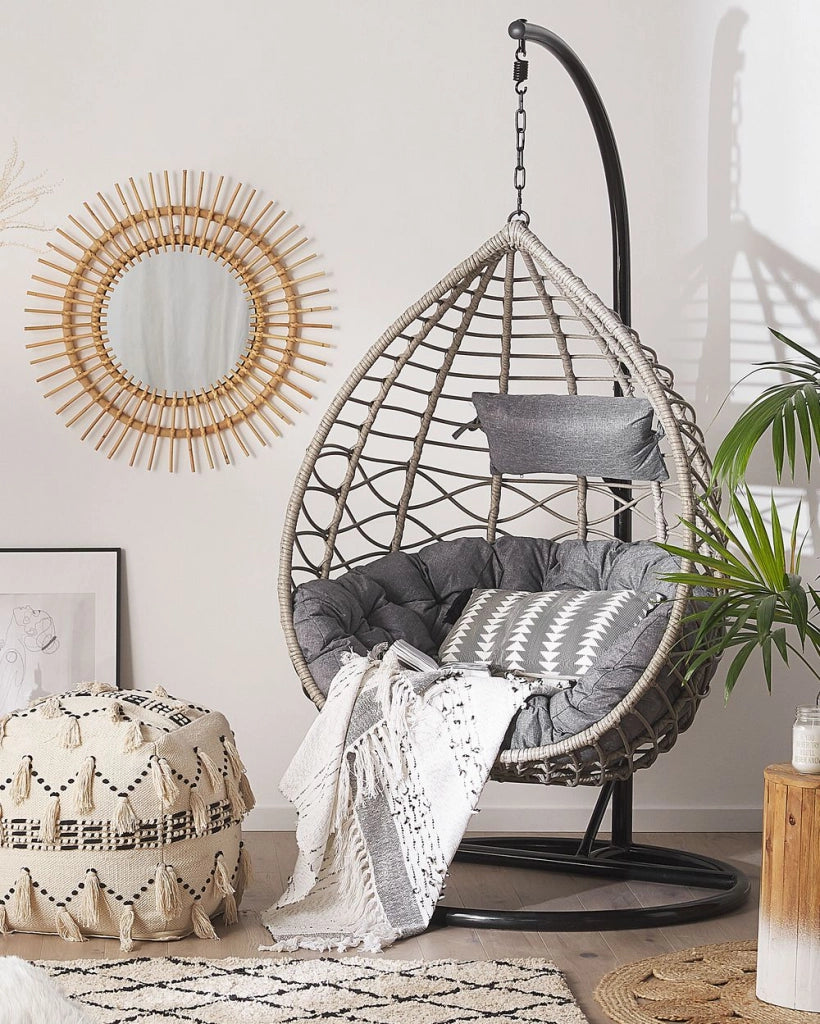 Sedia sospesa poltrona pensile in rattan grigio con struttura in metallo a forma di cestino per interni ed esterni Boho
