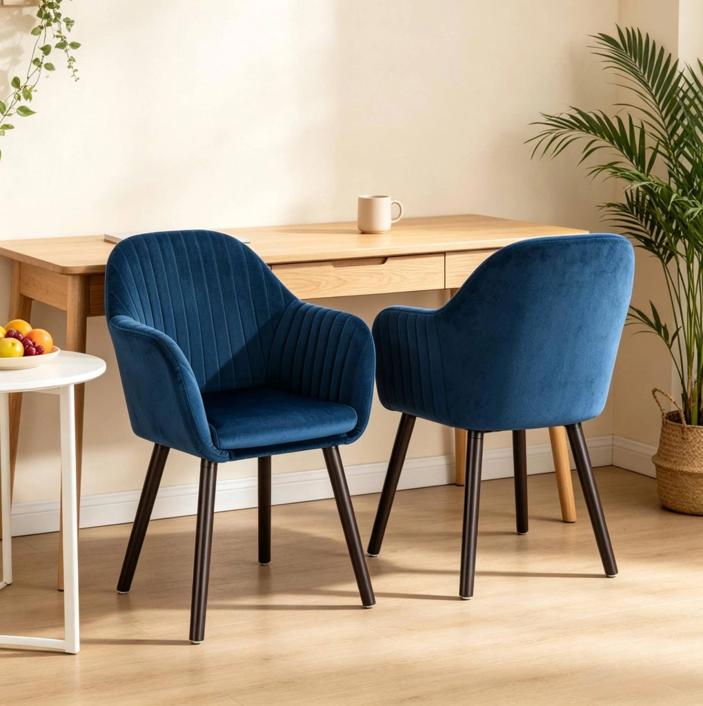Coppia di sedie imbottite con braccioli in velluto nero e blu, confortevoli e resistenti