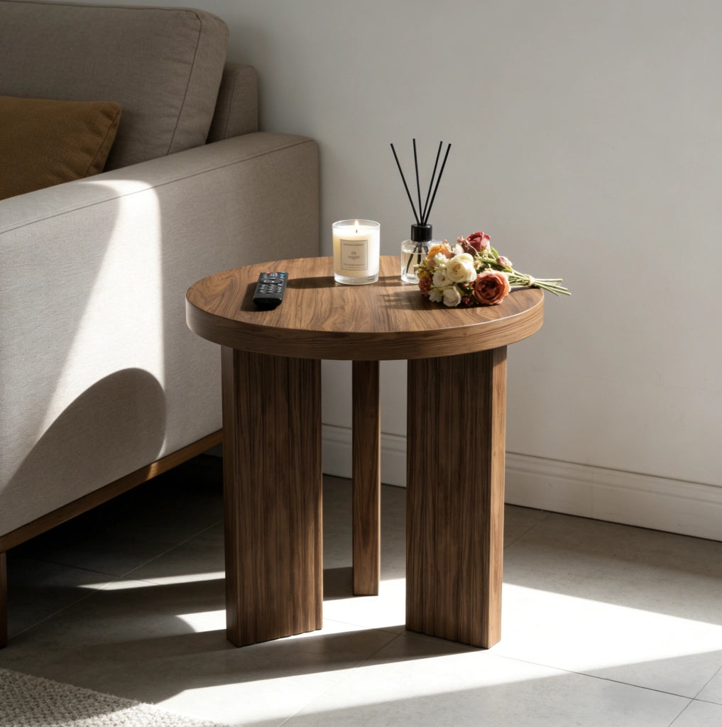 Tavolino rotondo in MDF effetto noce con gambe a treppiede