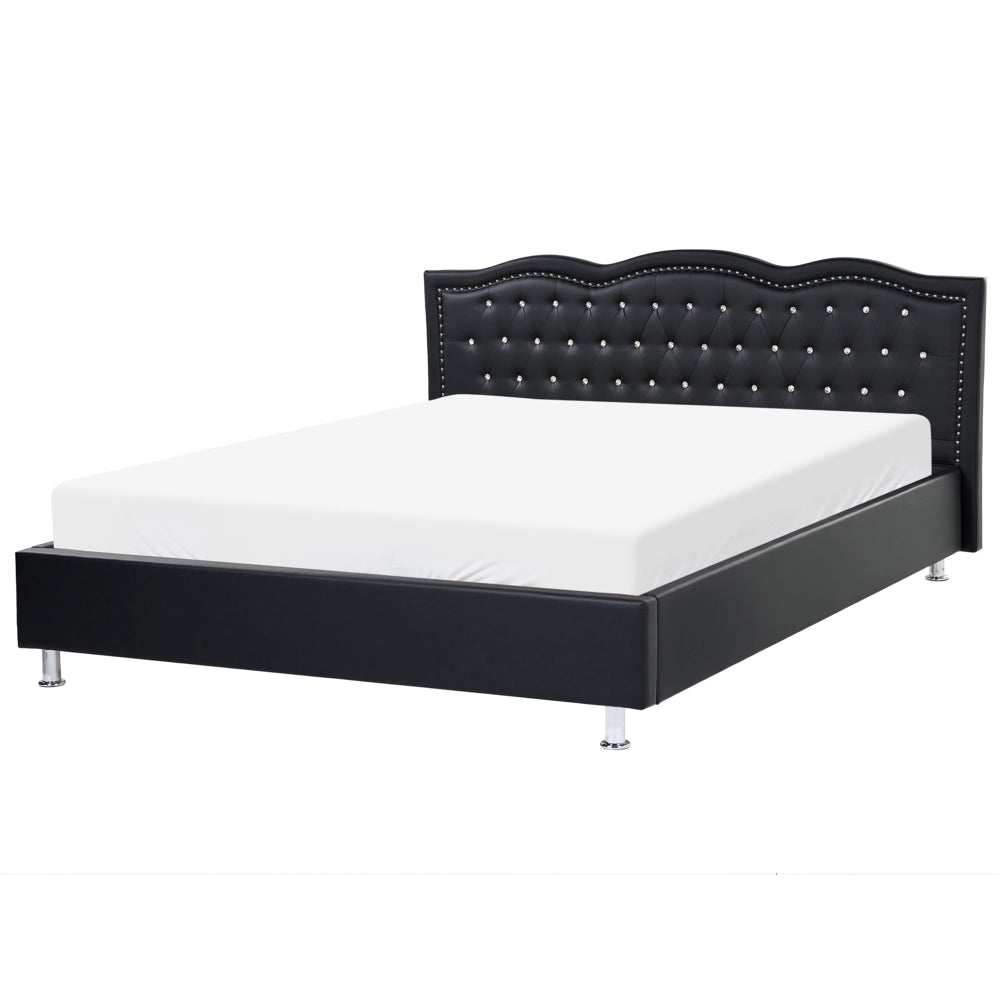 Letto 180 x 200 cm in ecopelle nera con cornice imbottita con bottoncini in cristallo con finiture per la testa dei chiodi