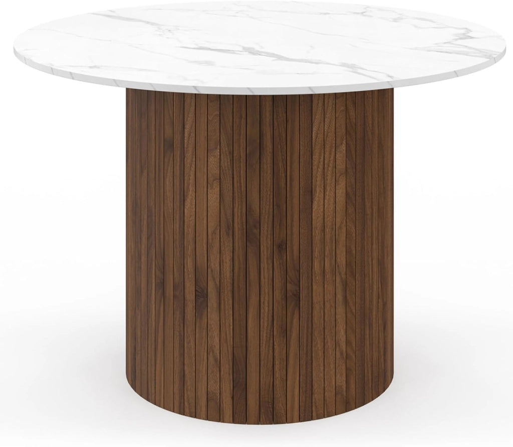 Tavolo da pranzo rotondo per 6 persone JULIETTE con gamba centrale a doghe in noce e piano in marmo bianco ALASKA 110 cm