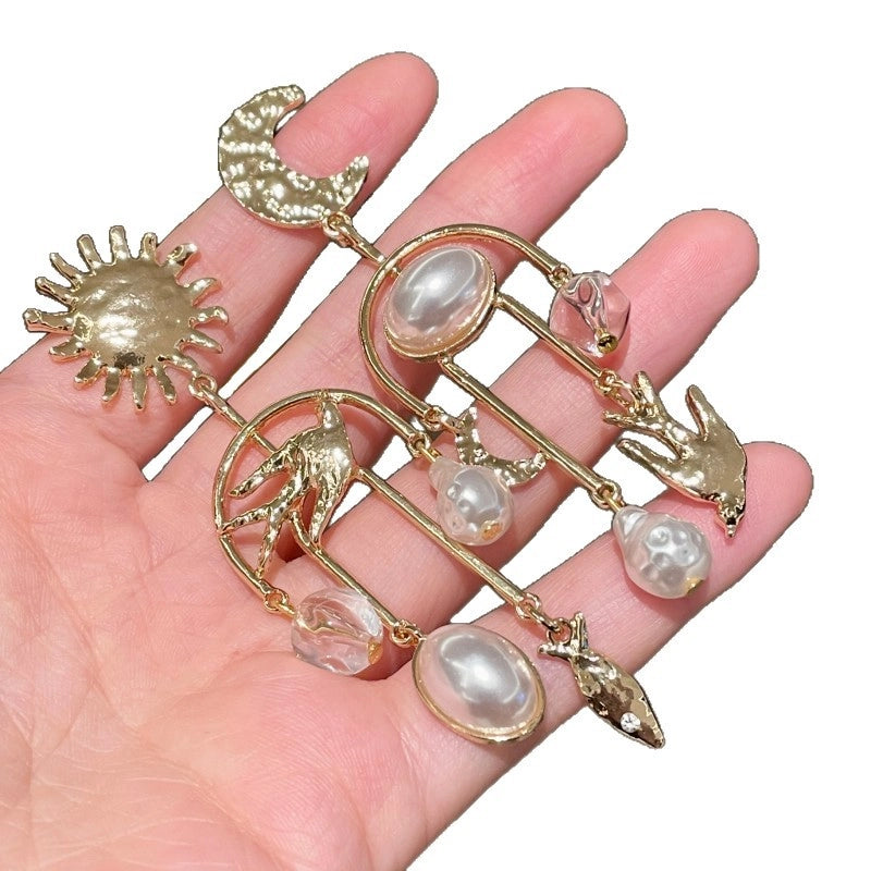 Orecchini di design retr¨° di nicchia, orecchini a perno asimmetrici a forma di uccello con stella.