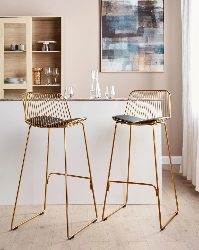 Set di 2 sedie da bar in metallo oro con schienale in filo di ferro e cuscini in ecopelle stile elegante glamour