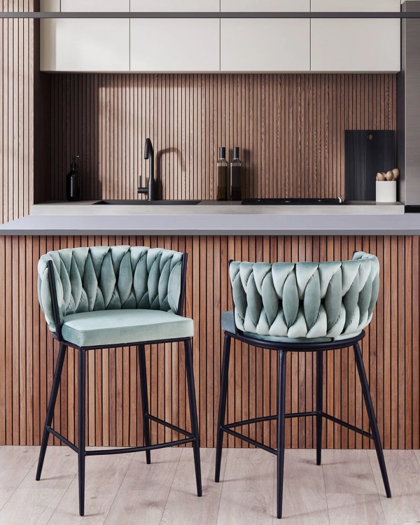 Set di due sedie da bar curve con base in metallo nero in velluto verde con schienale alto sedia a sbalzo da soggiorno