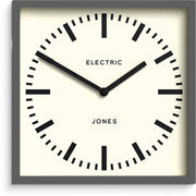 Orologio da Parete in Stile Ferroviario | Orologio Quadrato per la Sala | 25 cm | Grigio Scuro | Design Moderno per la Cucina, Salotto o Ufficio
