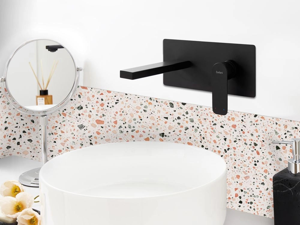 Rubinetto a parete monocomando in ottone con finitura nero stile elegante