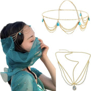 Collana principale a catena multi strati con motivi bohemien in oro e turquoise.