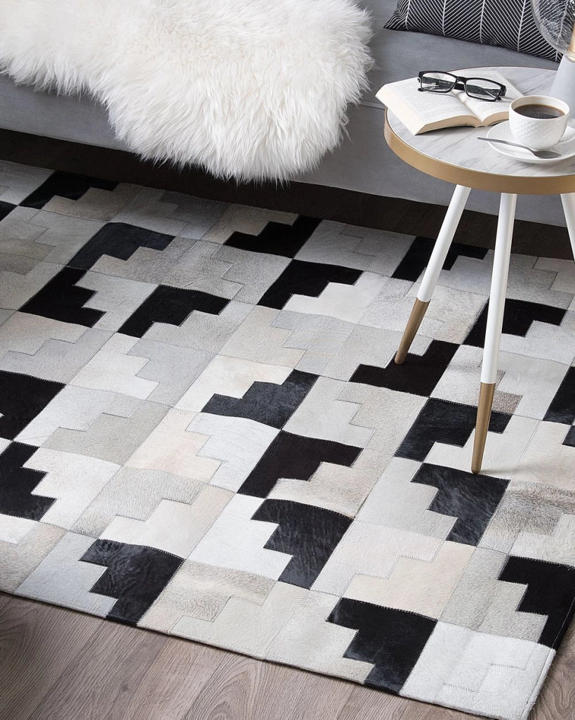 Tappeto Nero con Pelle Grigia 140 x 200 cm Tappeto Rettangolare Fatto a Mano Moderno Patchwork