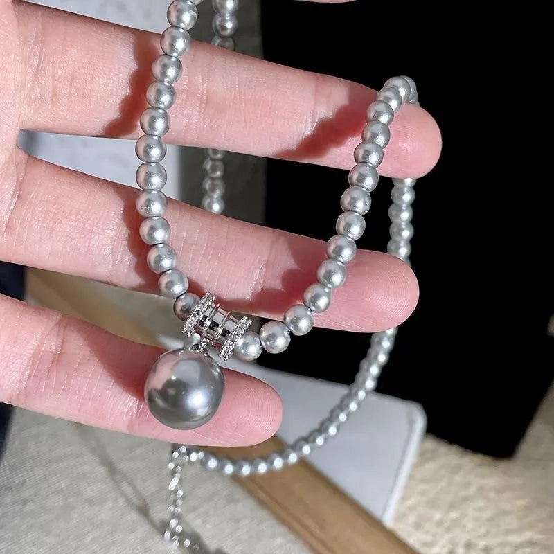 Collana fatta a mano con perle grigie, regalo di Natale o di compleanno.