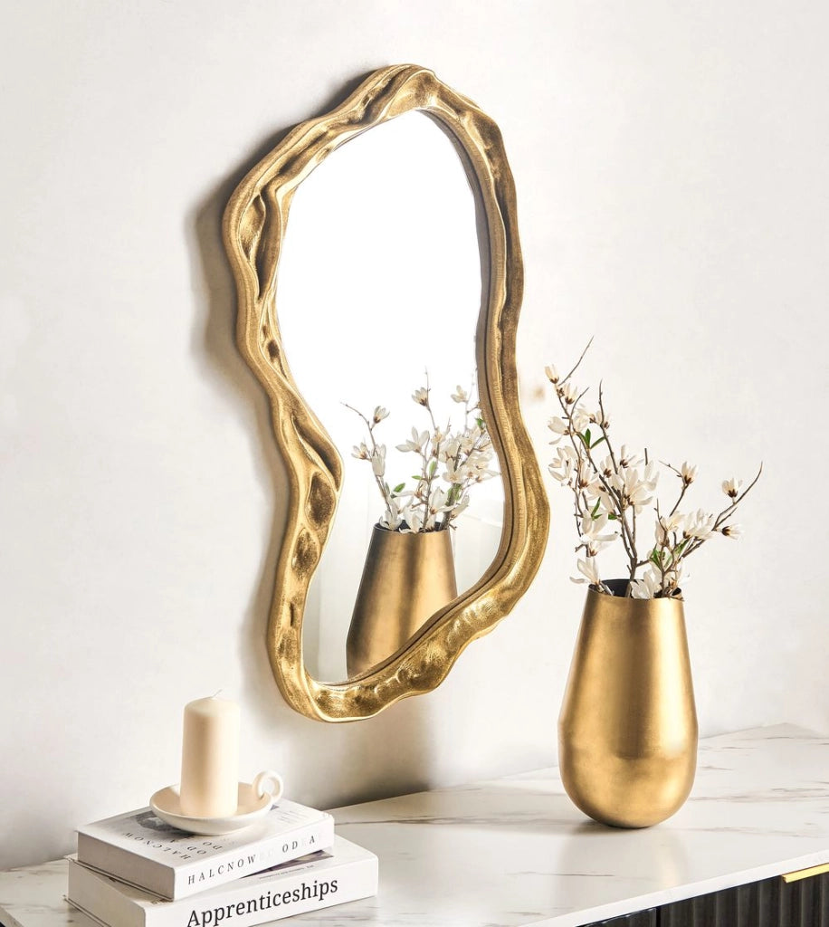 Specchio da parete decorativo in vetro e MDF 75 x 37 cm Forma irregolare Design moderno