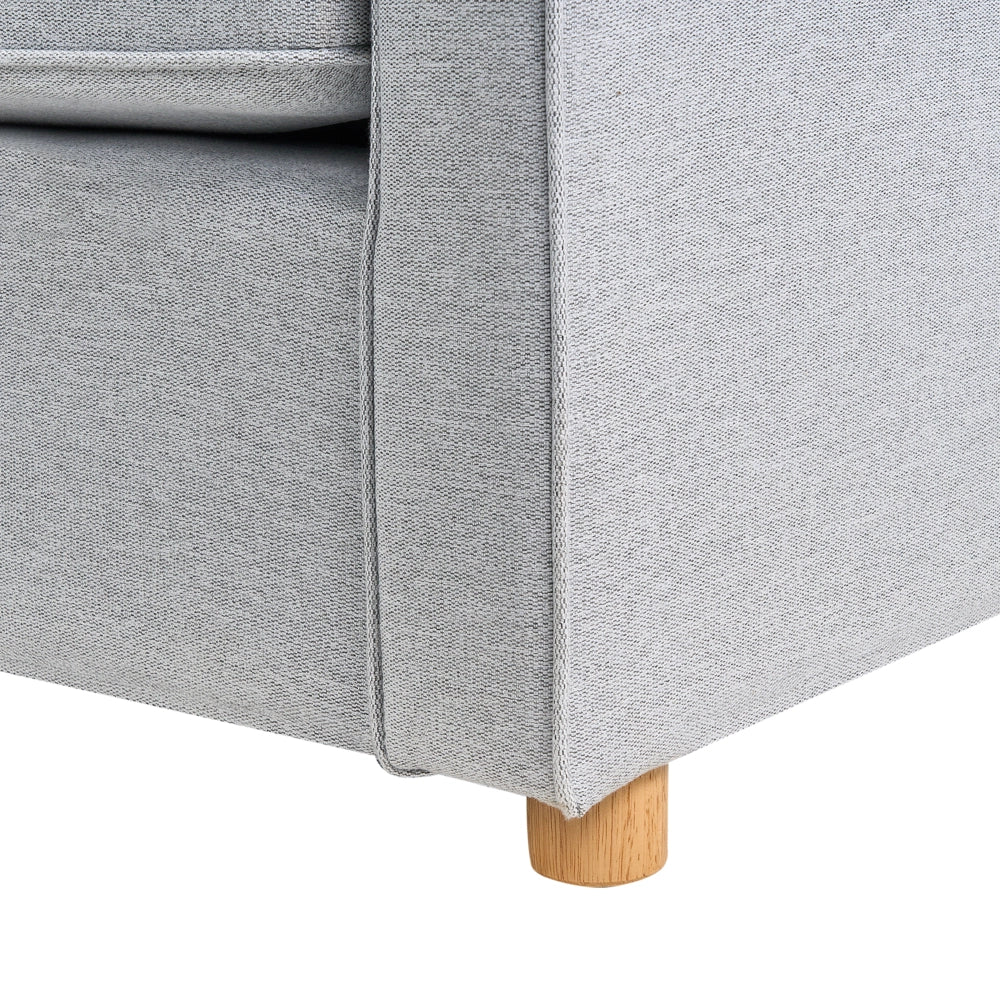 Divano in tessuto grigio 3 posti con braccioli e gambe in legno stile moderno