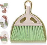 Set di pulizia mini con spazzola e cassetta di stoviglie portatile con manico, tavolo da toeletta, stracciatella e utensili di pulizia per uso domestico.