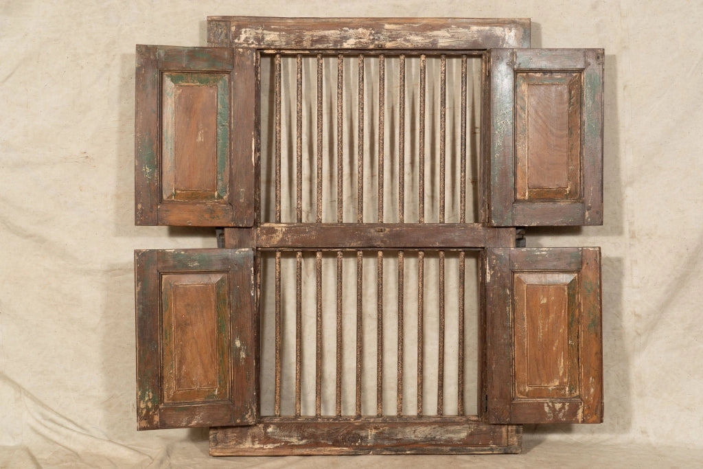 Biscottini Finestra finestrina grata porta in legno massello e in ferro antica e vecchia con telaio da interno o da esterno