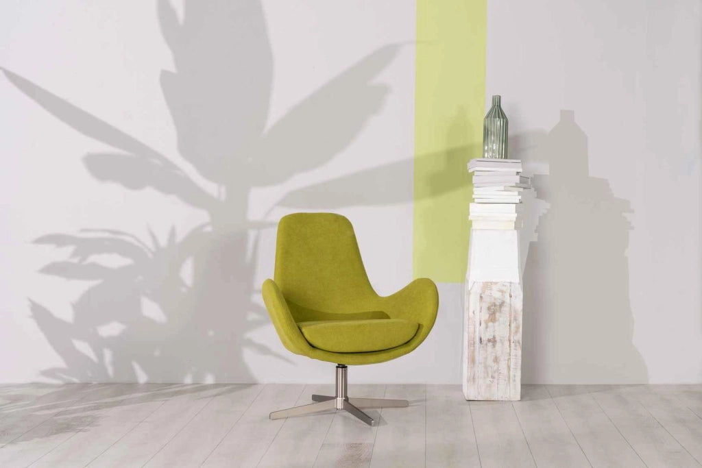 Poltrona Girevole Olga in Tessuto Verde con Base Cromata in Metallo - Design Moderno Sinuoso per Arredo Interno 72x64x85 cm